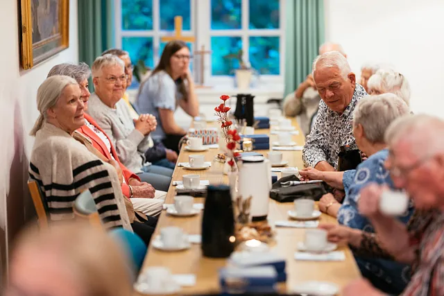 Mødebord ned kaffe
